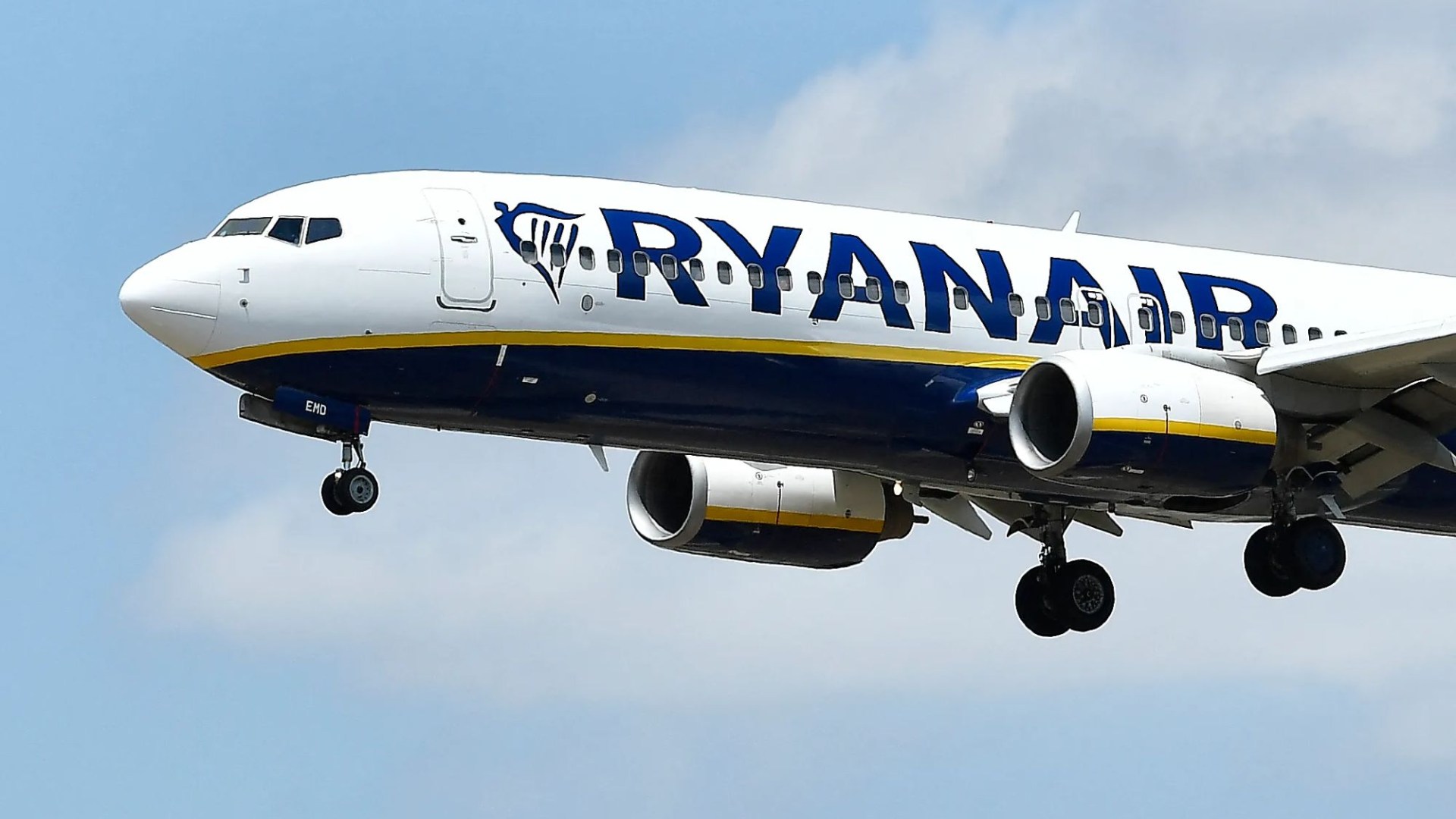 Kiekvienas „Ryanair Hols“ skrydžio krepšys, paliktas JK … kaip keleivis be „Suncream“ sako: „Yra daug sudegusių kūnų“