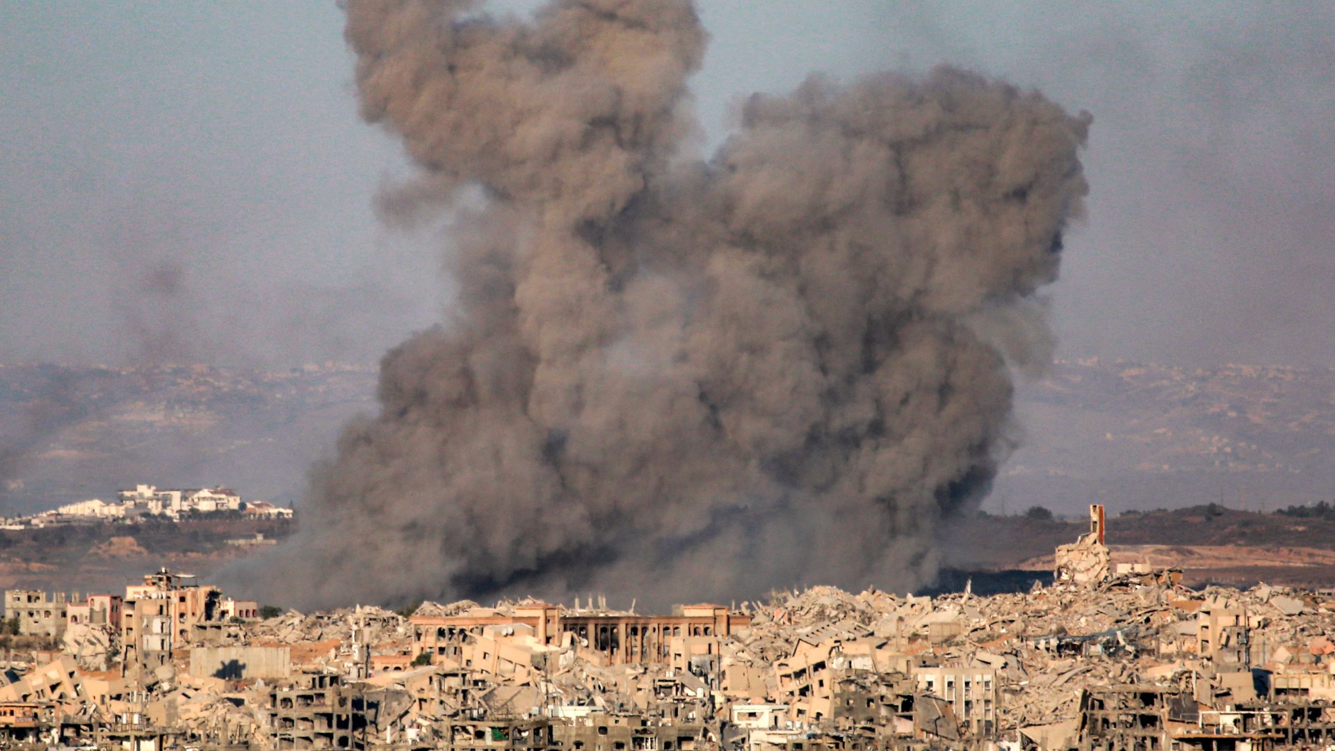 „Hamas“ sutinka išleisti 10 įkaitų, nes Trumpas sako,