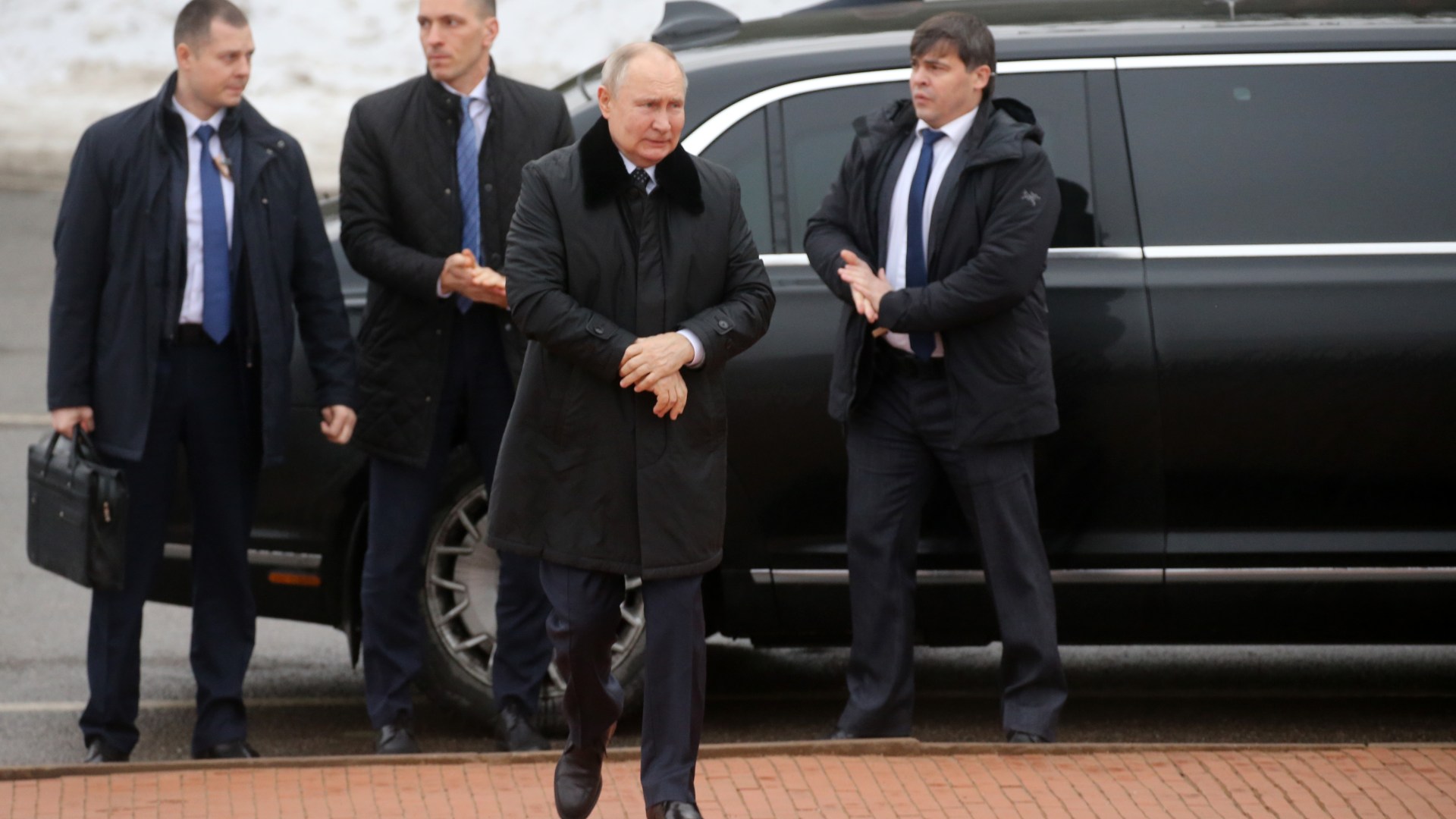 Putino „Nuke“ mygtukas, „Poo portfelis“ ir asmens sargybinių armija … Milžiniškas saugumas, kuris vyks su Vladu „Trump Showdown“ – „The Sun“ – „The Sun“