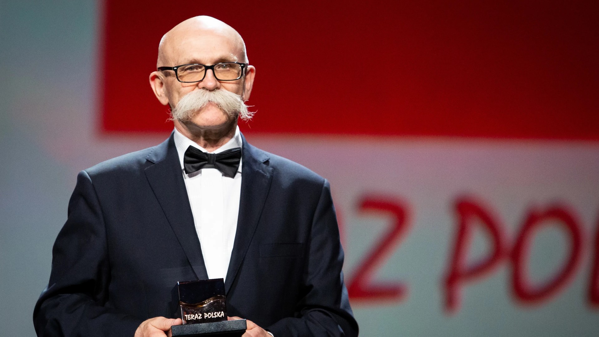 „Hotel Tycoon“ siūlo poroms grynuosius pinigus, kad galėtų įsibrauti į savo kurortus ir įsivaizduoti kūdikius, norėdami išspręsti gimstamumo krizę