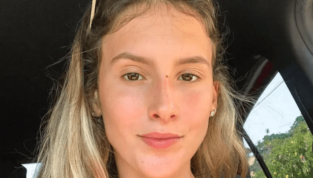 „Prekeivių žmonėmis“ įtakuotoja Melissa Said (23 m.) nutraukia tylą, kai po „narkotikų žiedo“ surakinta antrankiais puola varlės žygį.