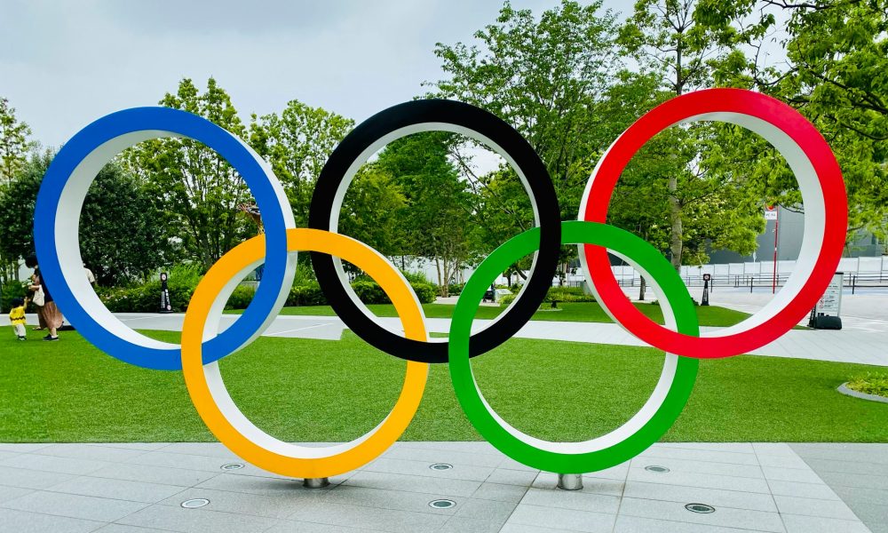 „Sportas yra aukščiau politikos“ – aukščiausias Europos atletikos pareigūnas liepia olimpinėms žaidynėms panaikinti Rusijos ir Baltarusijos draudimą