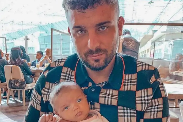 Britų tėtis (28 m.) mirė po to, kai per siaubo avariją Dubajuje nukentėjo nuo „greitai“ vandens motociklo.