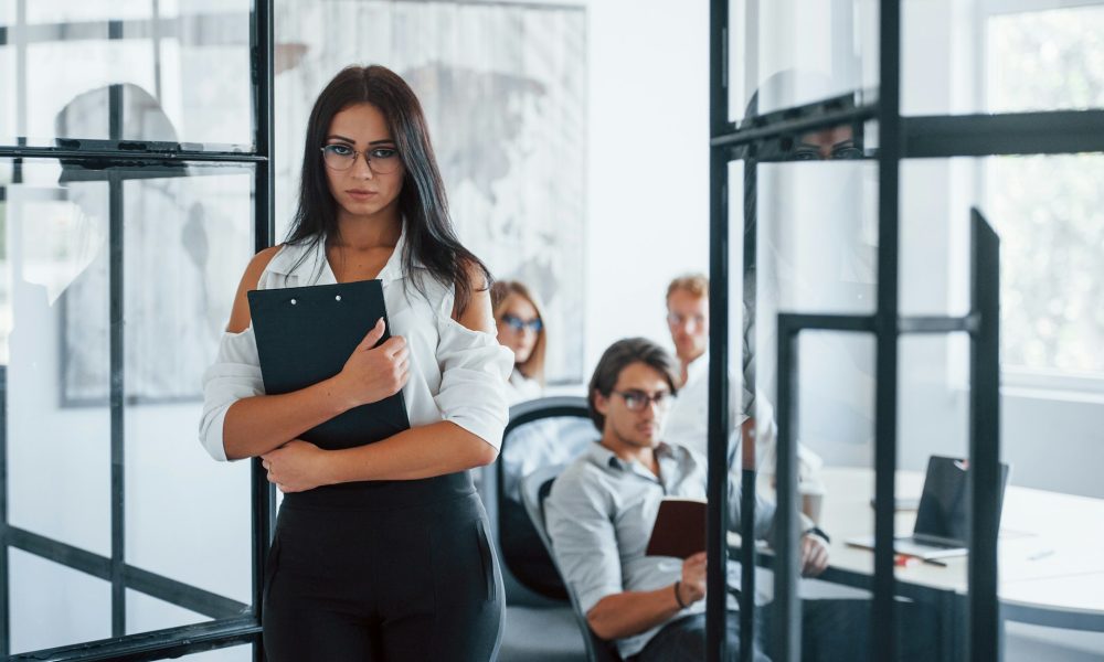 18-asis ES sankcijų paketas paliko milijonus smulkių Rusijos investuotojų be išeities