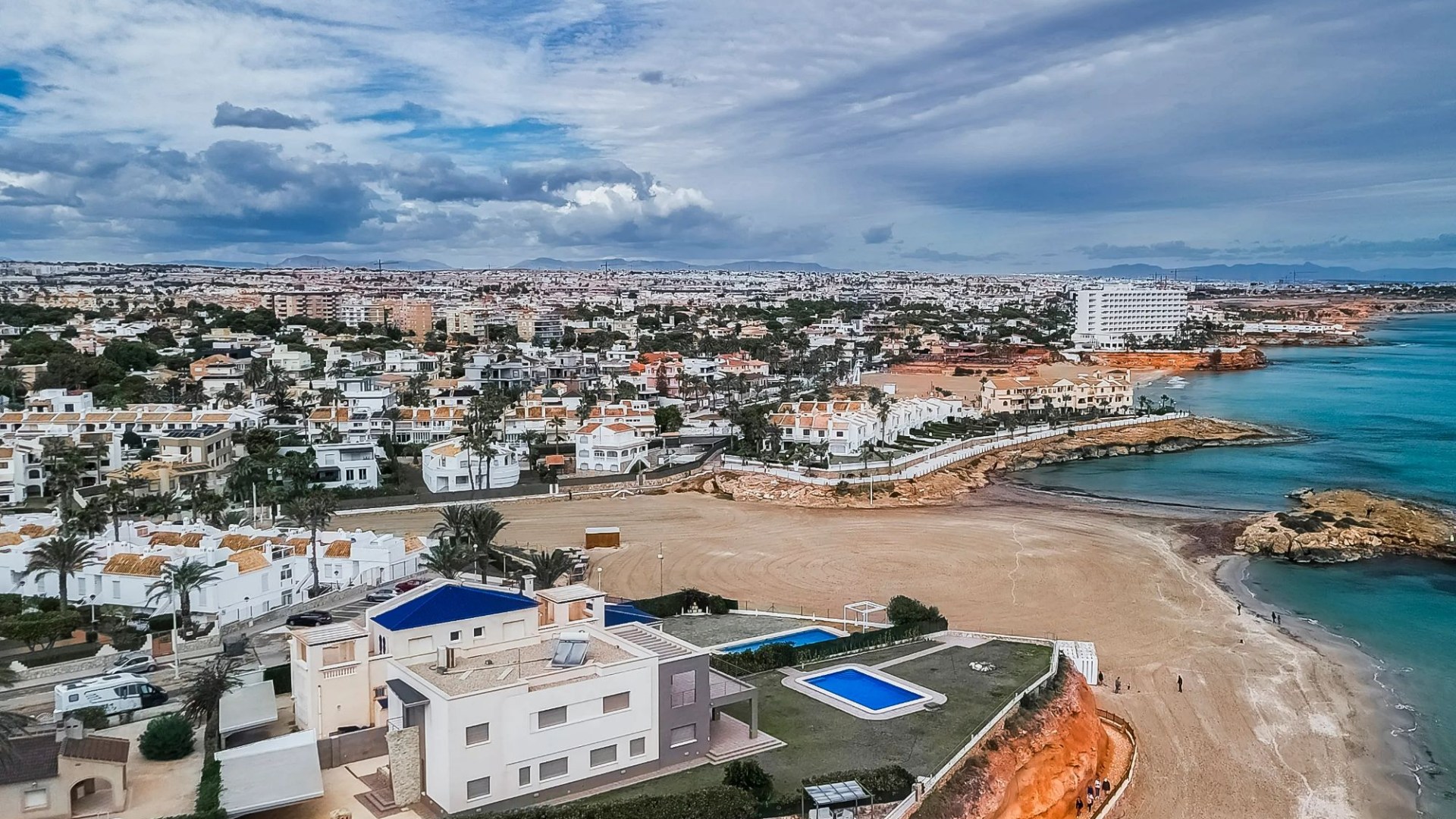 29-erių Britas buvo nušautas populiariame Ispanijos atostogų taške – namuose netoli kurorto buvo rastas kulkų persmelktas kūnas