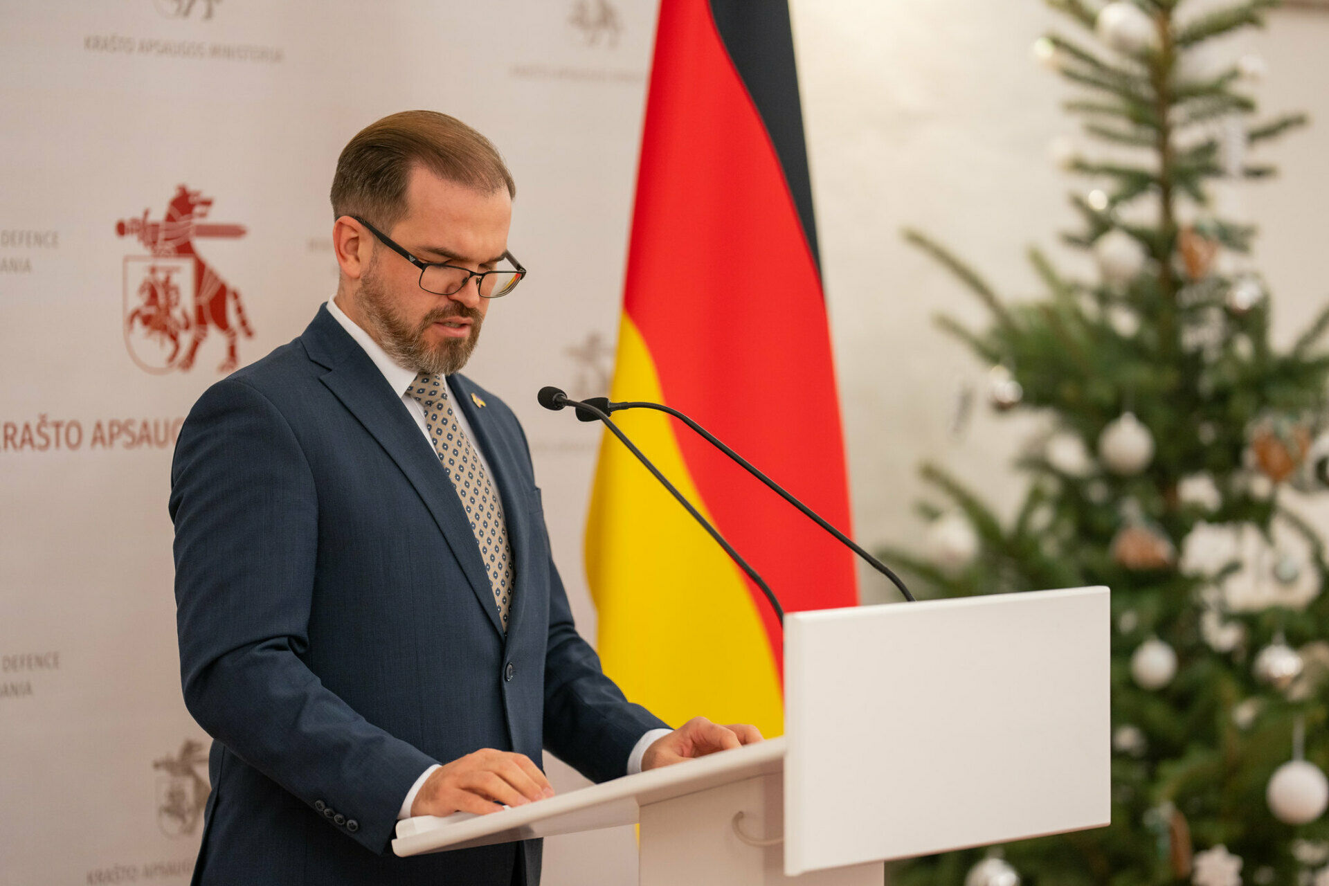 KAM ir tarptautiniai gynybos pramonės partneriai pasirašė susitarimus dėl „Leopard 2 A8“ tankų | BNS Spaudos centras