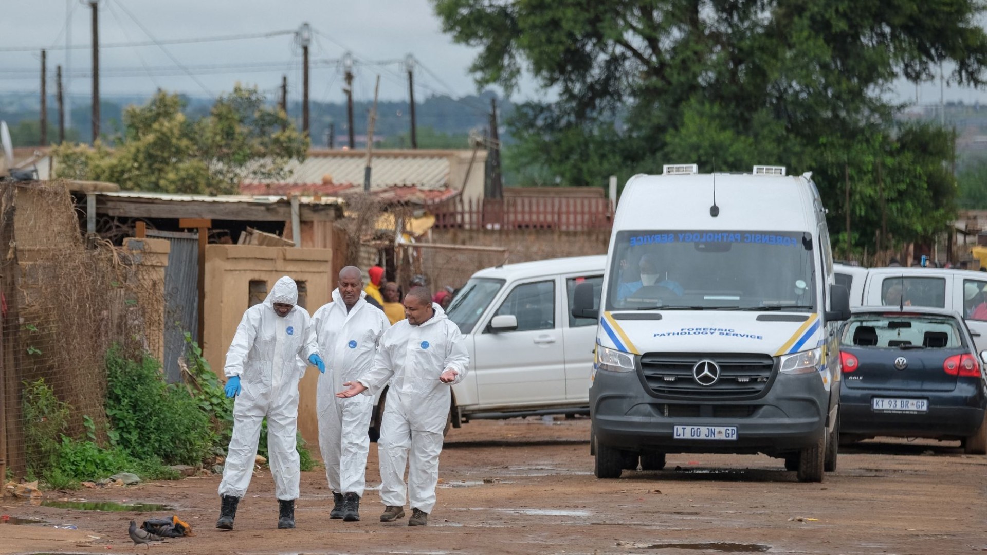 Netoli Johanesburgo ginkluoti vyrai nušovė devynis žmones, bare atidarę ugnį ir „atsitiktinai gatvėje šaudę į aukas“