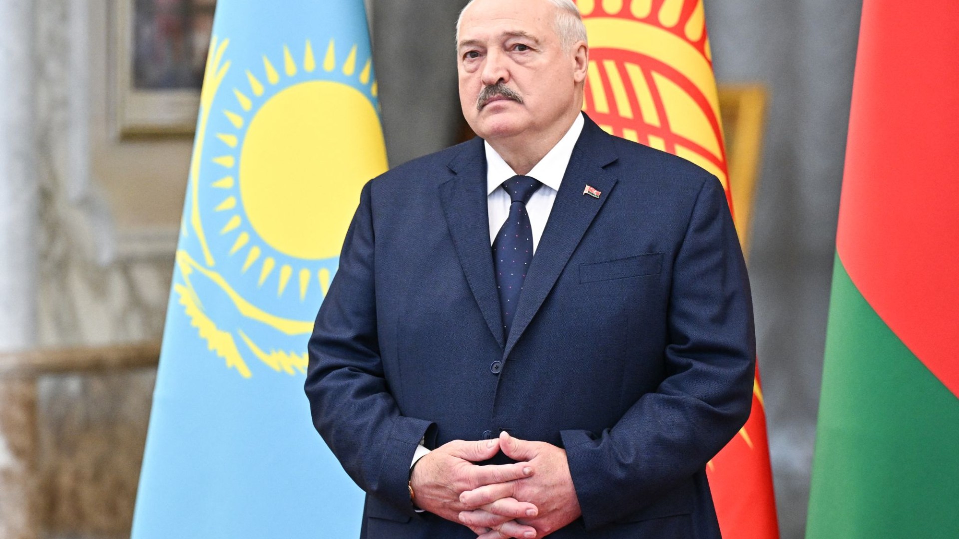 Trumpo pasiuntinys smogė artimiausiam Vladimiro Putino sąjungininkui, kad užtikrintų kalinio paleidimą, ir pakvietė jį prie „šaunaus vaikino stalo“