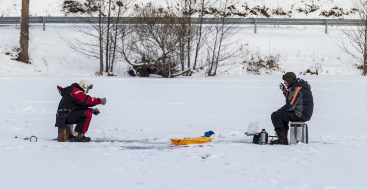 Kaip saugiai elgtis ant vandens telkinių ledo: pagrindinės rekomendacijos