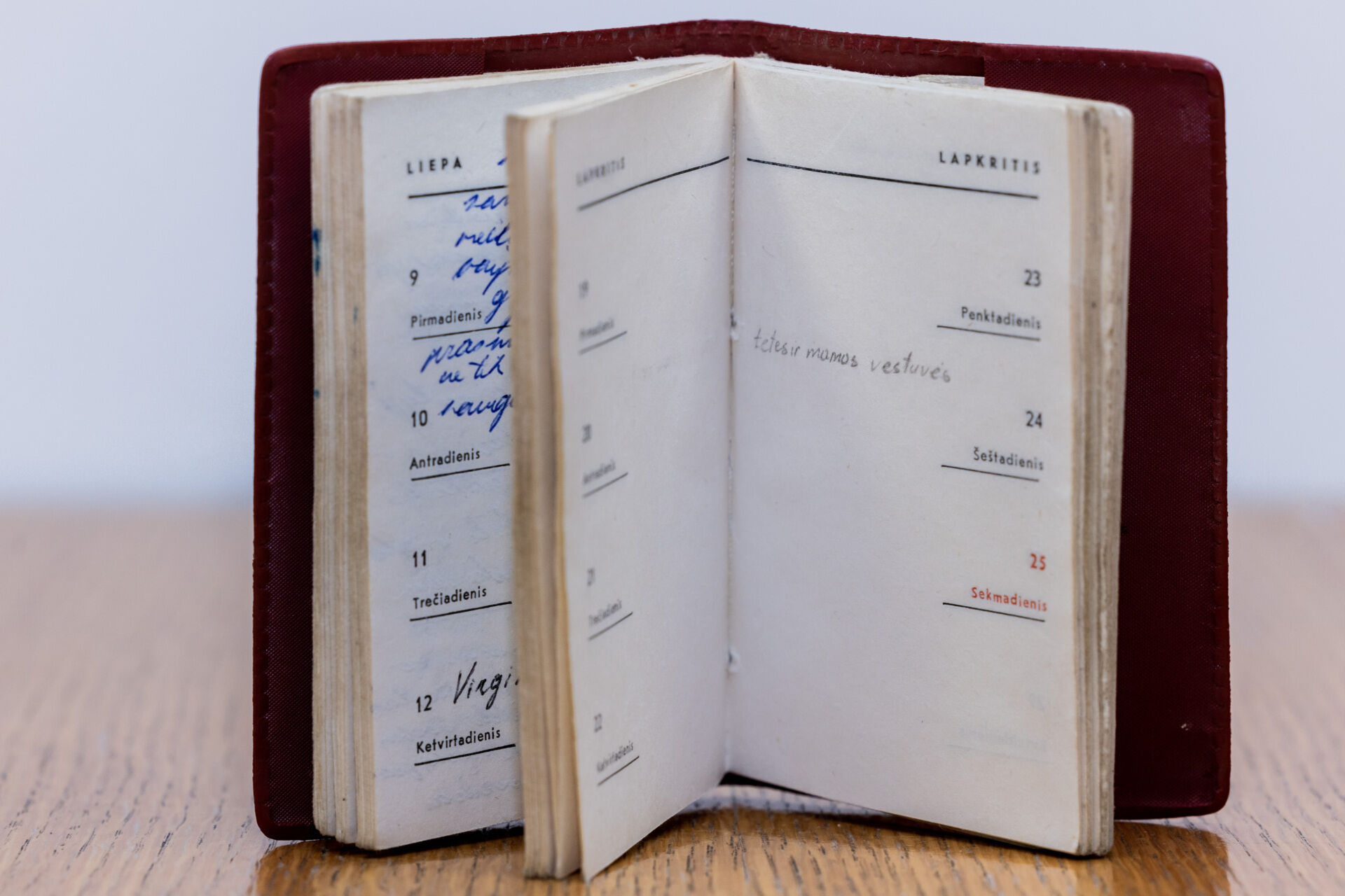 Seimo skaitykloje – paroda „Paprastas nepaprastų žmonių gyvenimas. Sausio 13-ajai atminti“ | BNS Spaudos centras