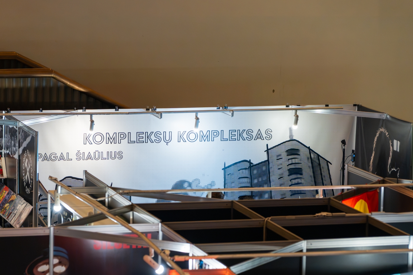 ⏯️ GYVAI 3d. „Kompleksų kompleksas“ – Stendas 1.53 Vilniaus knygų mugė, „Muzikos salė“