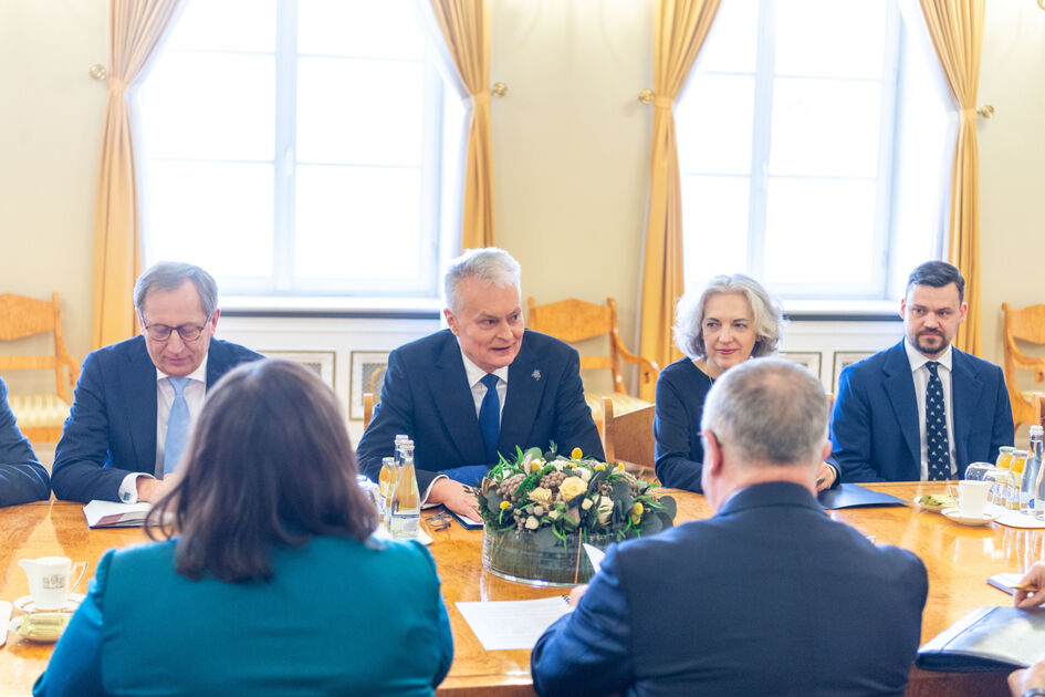 Prezidentas su Seimo valdybos nariais aptarė svarbiausius pavasario sesijos darbus